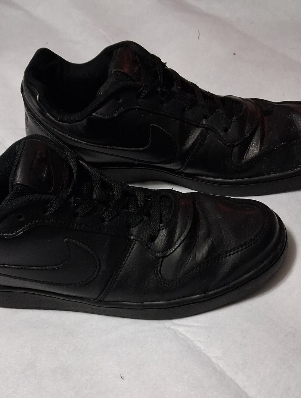 Nike Womens' Black Low-Top Sneakers with Swoosh